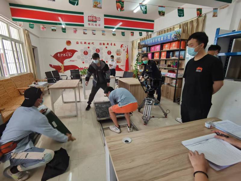 轮台县广告片拍摄公司：极简主义践行者，少即是多的视觉哲学